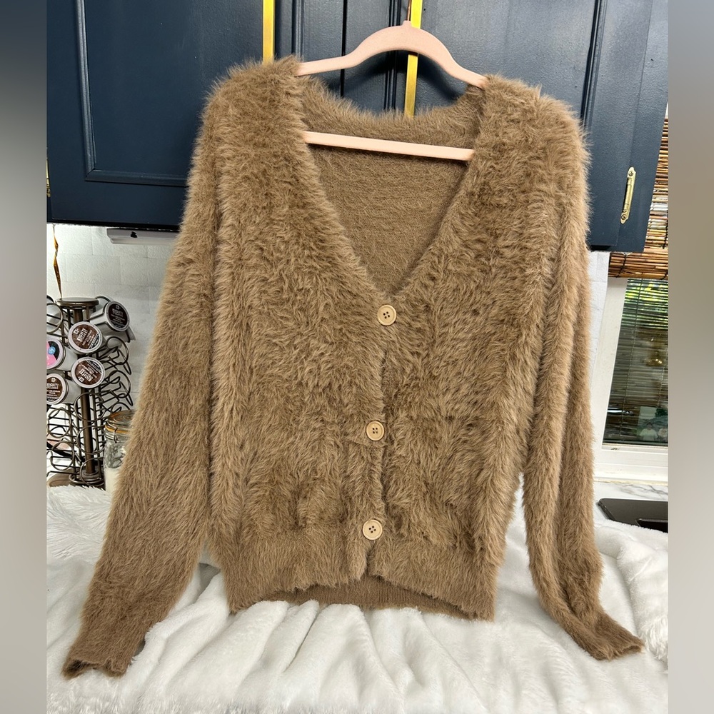 Women’s soft Cozy Brown Fuzzy lightweight Sweater L